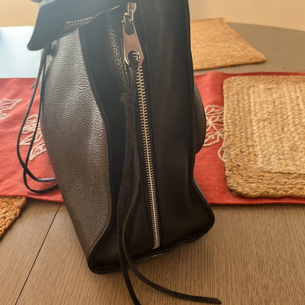 Handbag - Picture 2 of 9